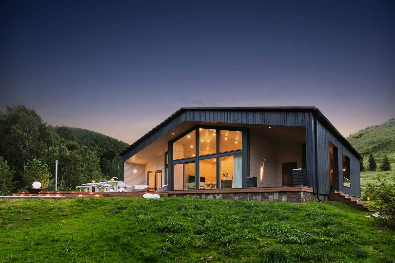 honka-log-holiday-home-reference-mongolia-halla-exterior-002-ID4007615 (2)